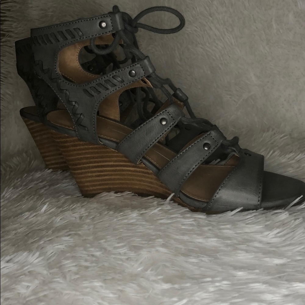 NEW “REPORT” 3.5 inch Gladiator Wedges. Size 7.5 - Picture 4 of 4